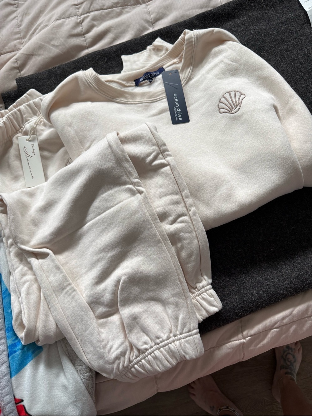 Ocean Drive Women’s Cream Jogger & Sweatshirt and Sweatpants set